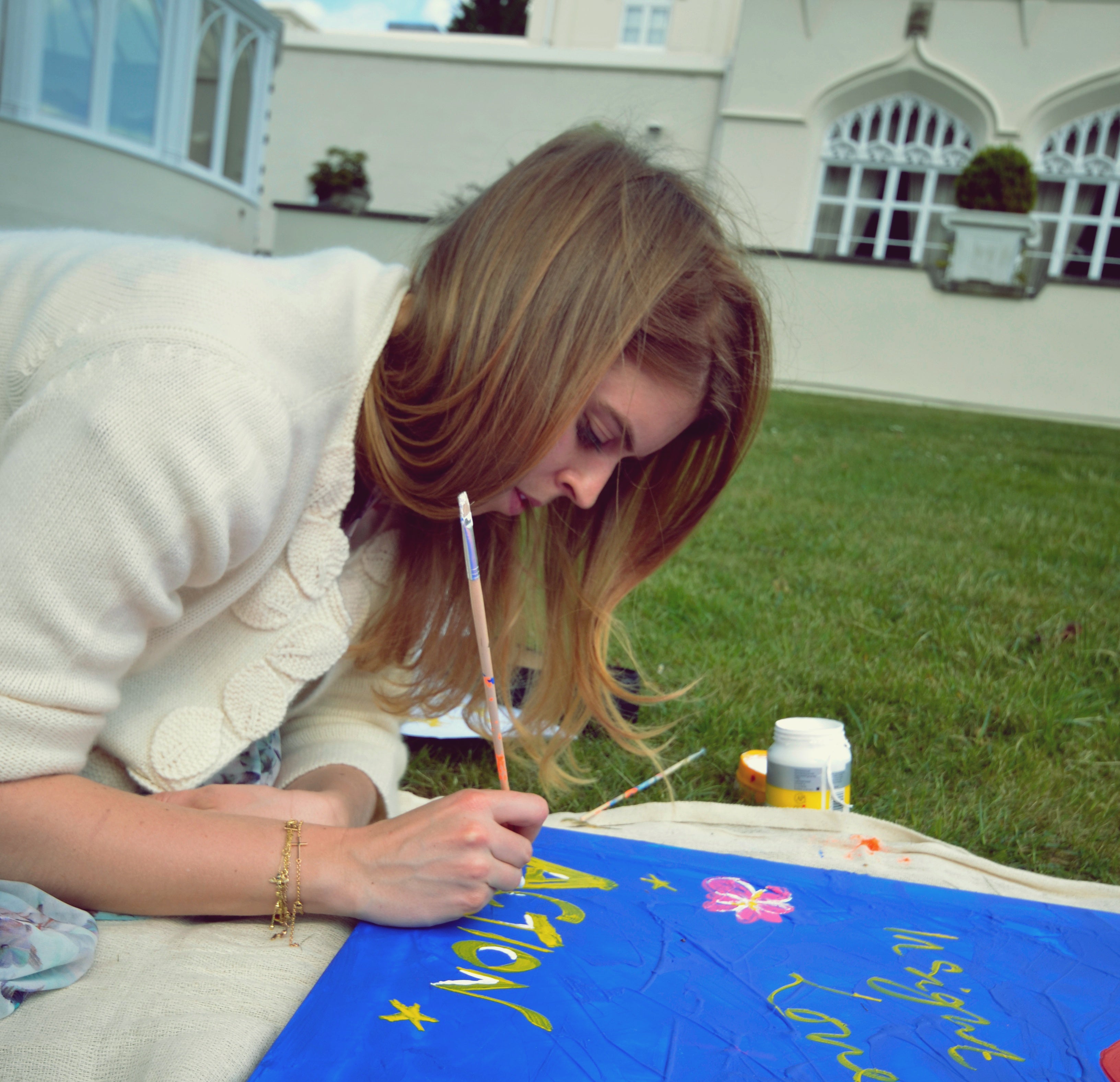 princess Beatrice painting in the garden of the royal lodge 2016